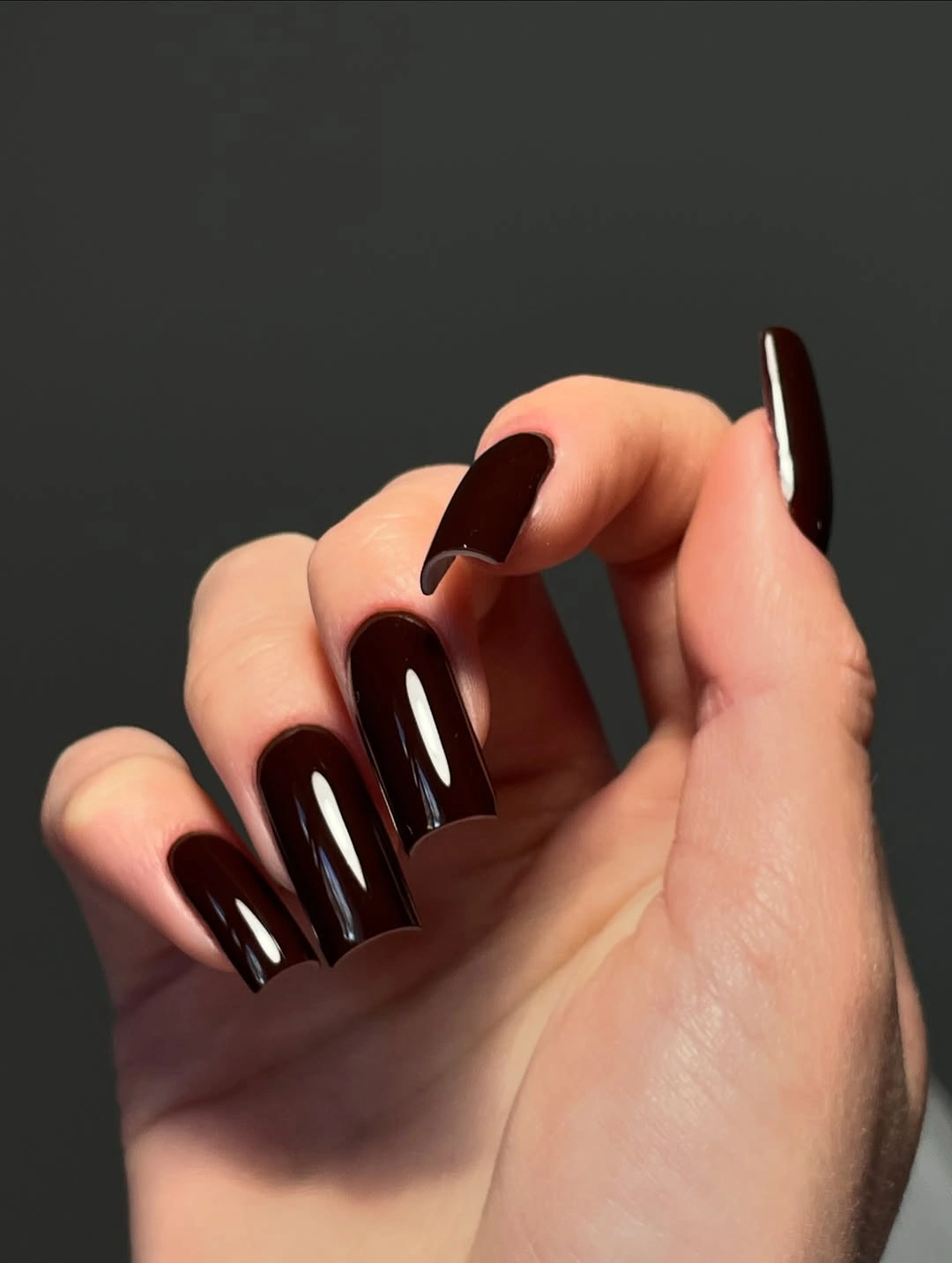 short square nails alternating chocolate brown and milky white