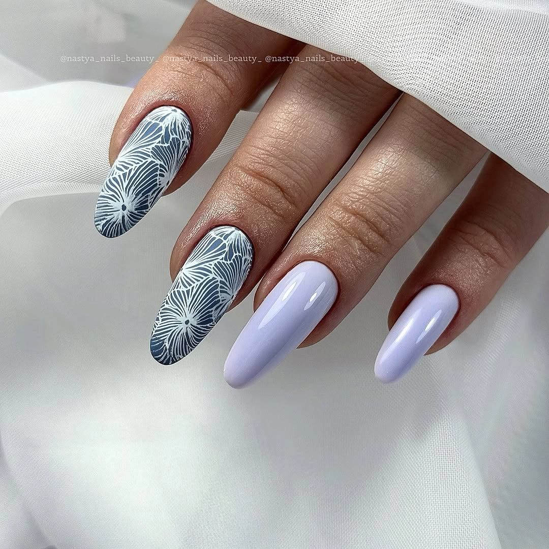 Long lavender almond nails with blue white line-art accent