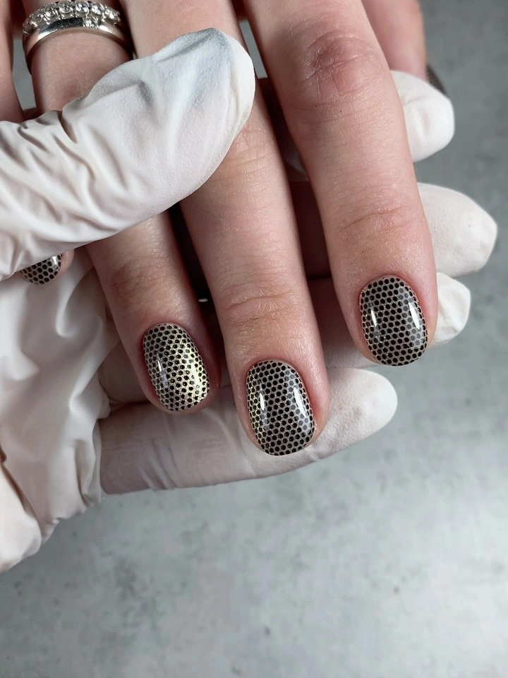 Short rounded nails with a fine silver micro-patterned surface