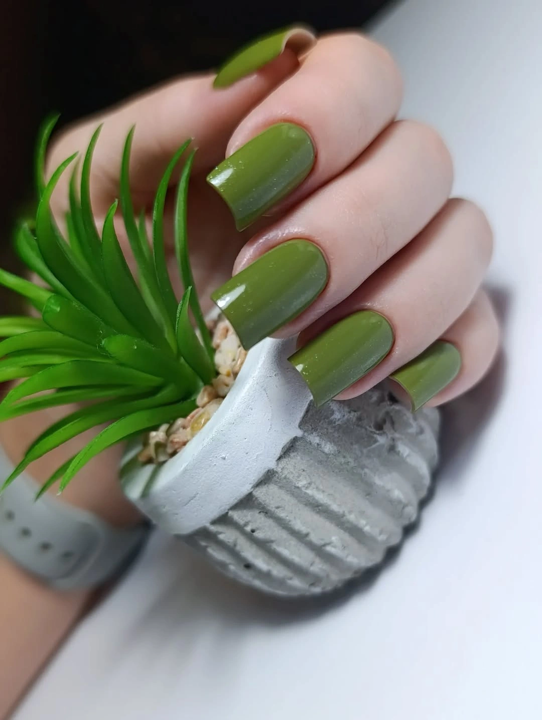 Medium square glossy olive green fall dip nails