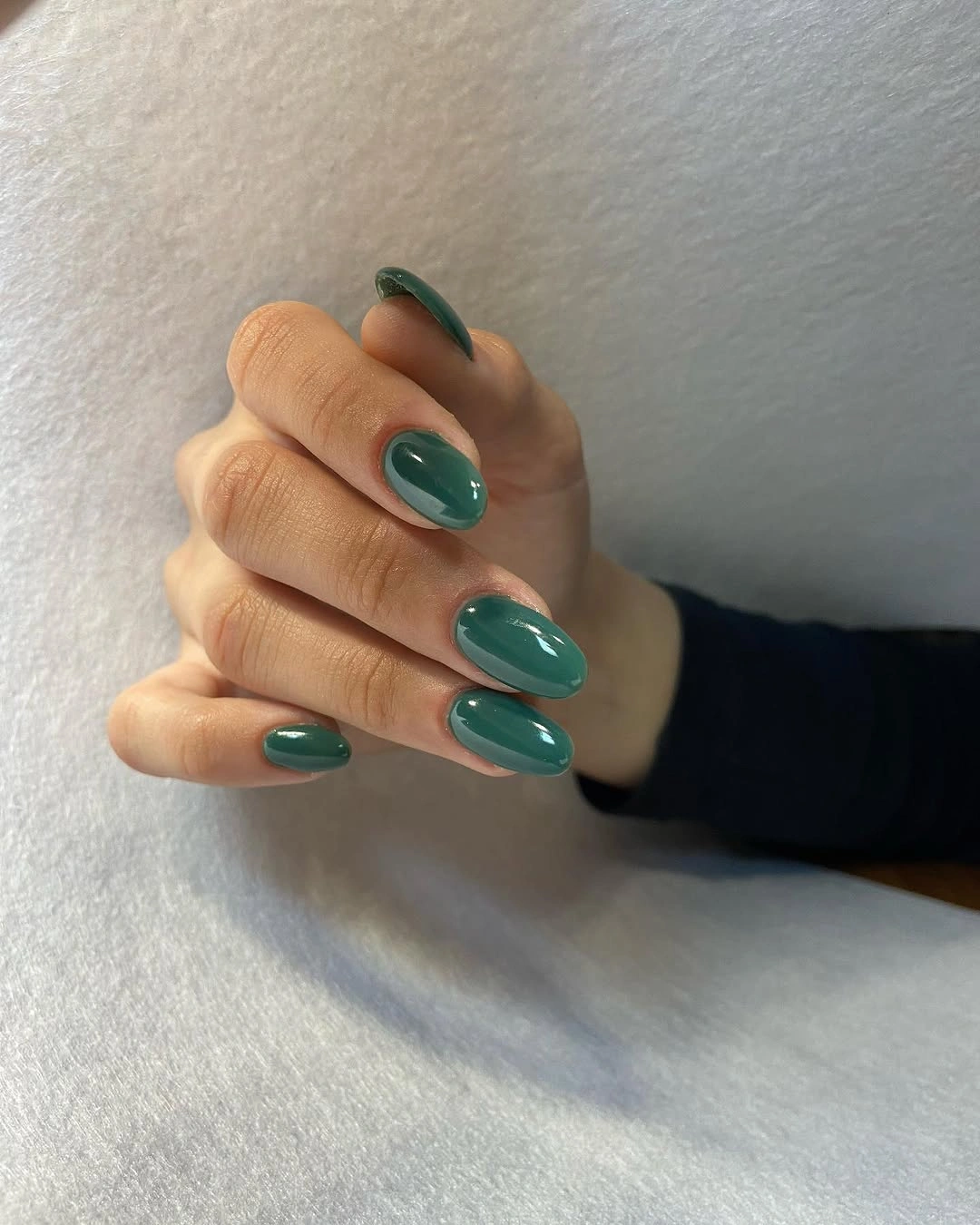 Medium oval glossy forest green nails