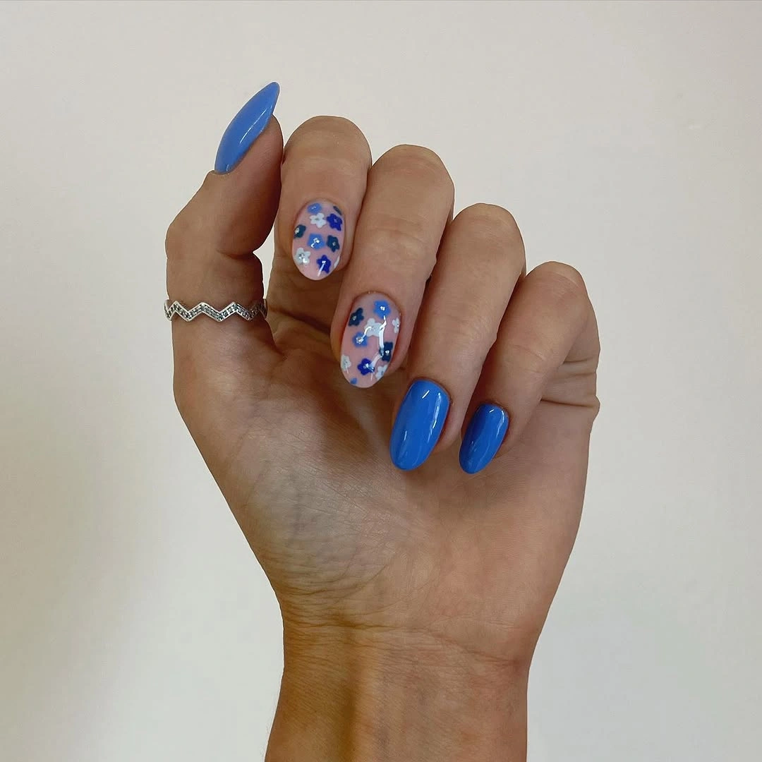 Cobalt oval nails with blue floral accent fingers
