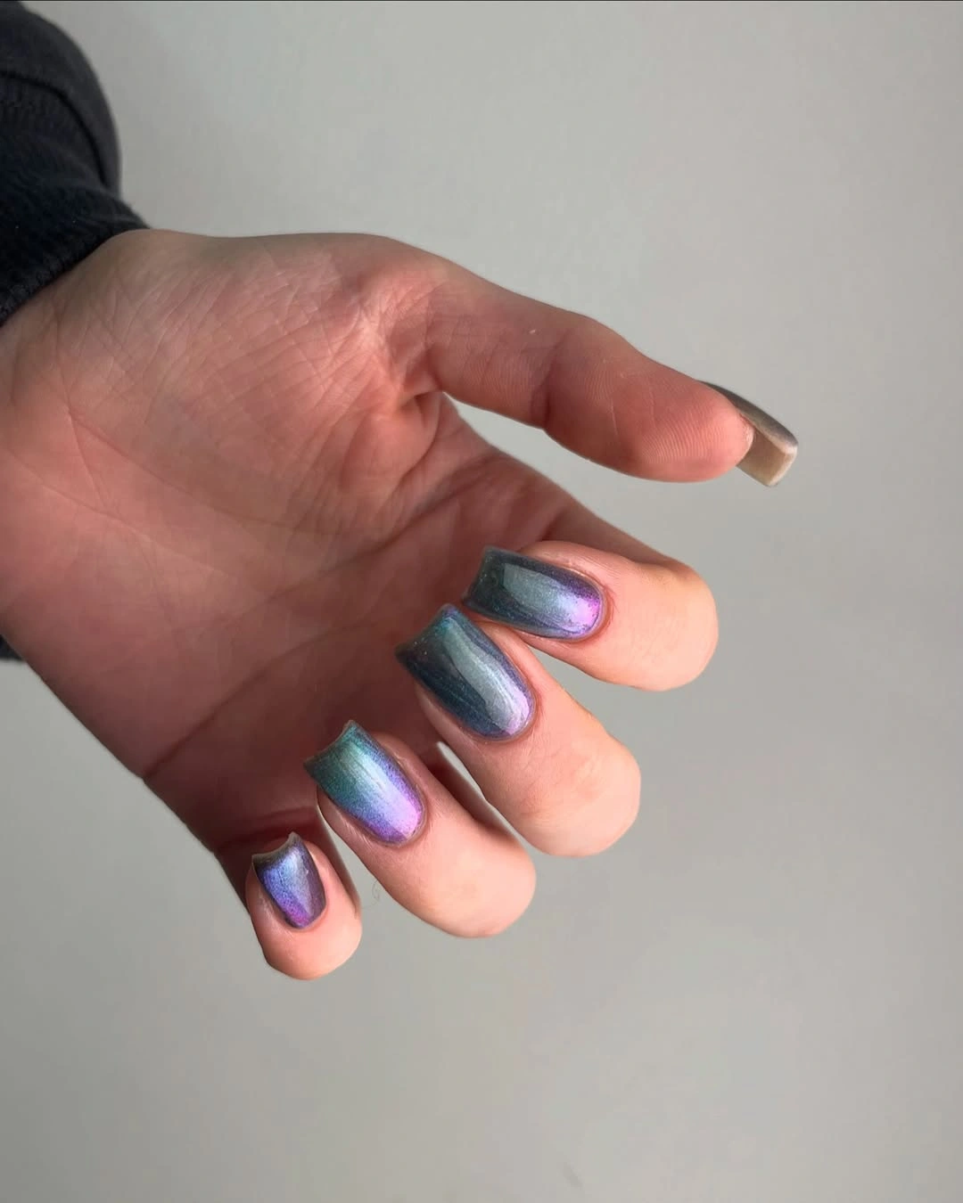 Medium almond nails with shifting purple blue chrome color