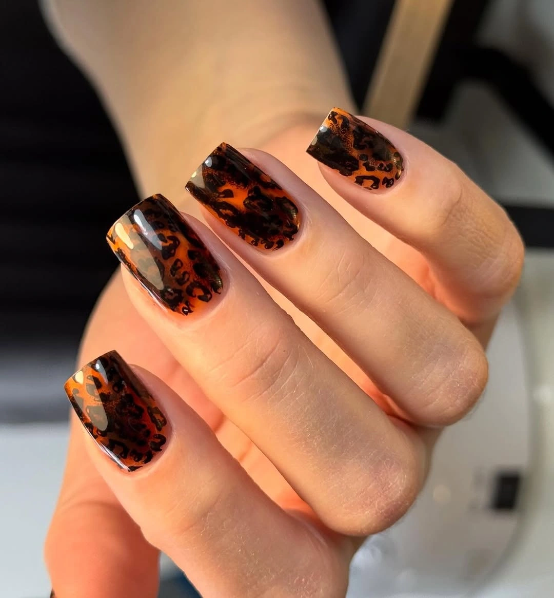 Glossy tortoiseshell long square nails