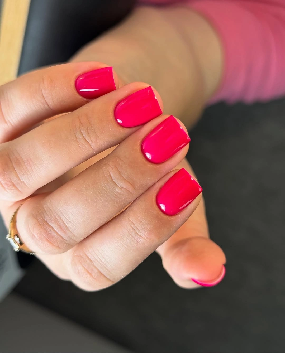 Hot pink glossy short square nails