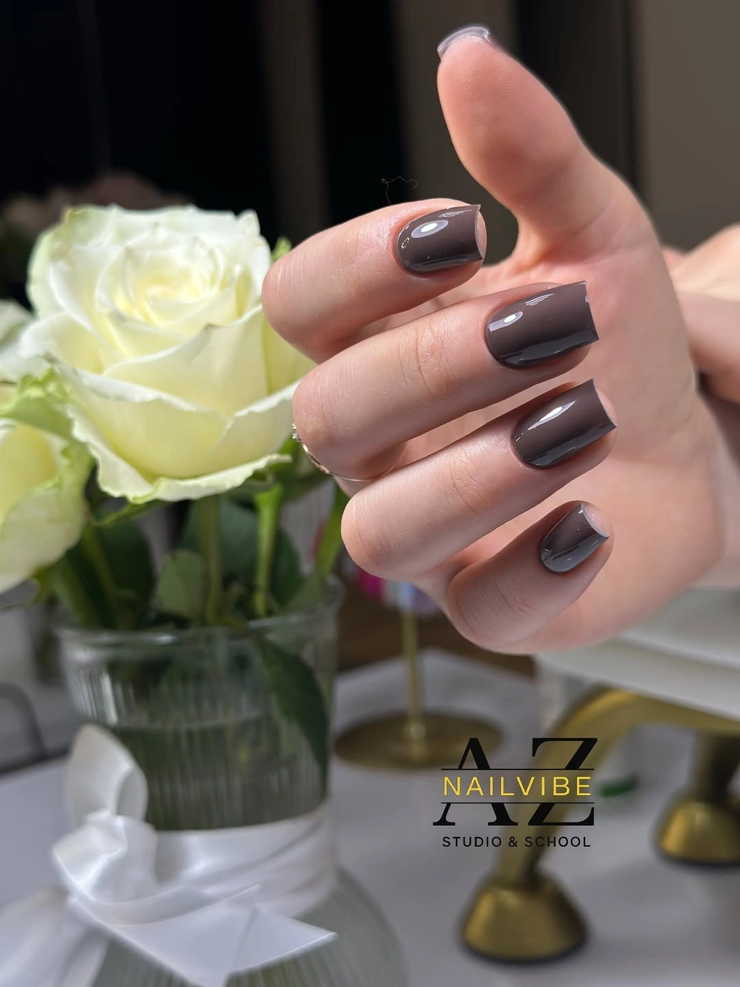 Smoky taupe glossy short square nails