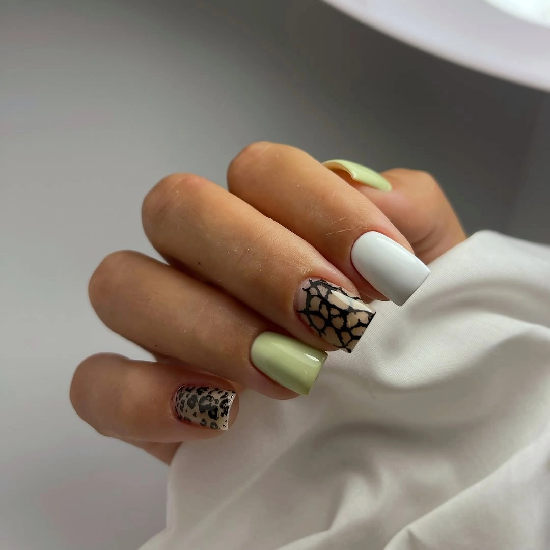 short square nails alternating pale green and white accents