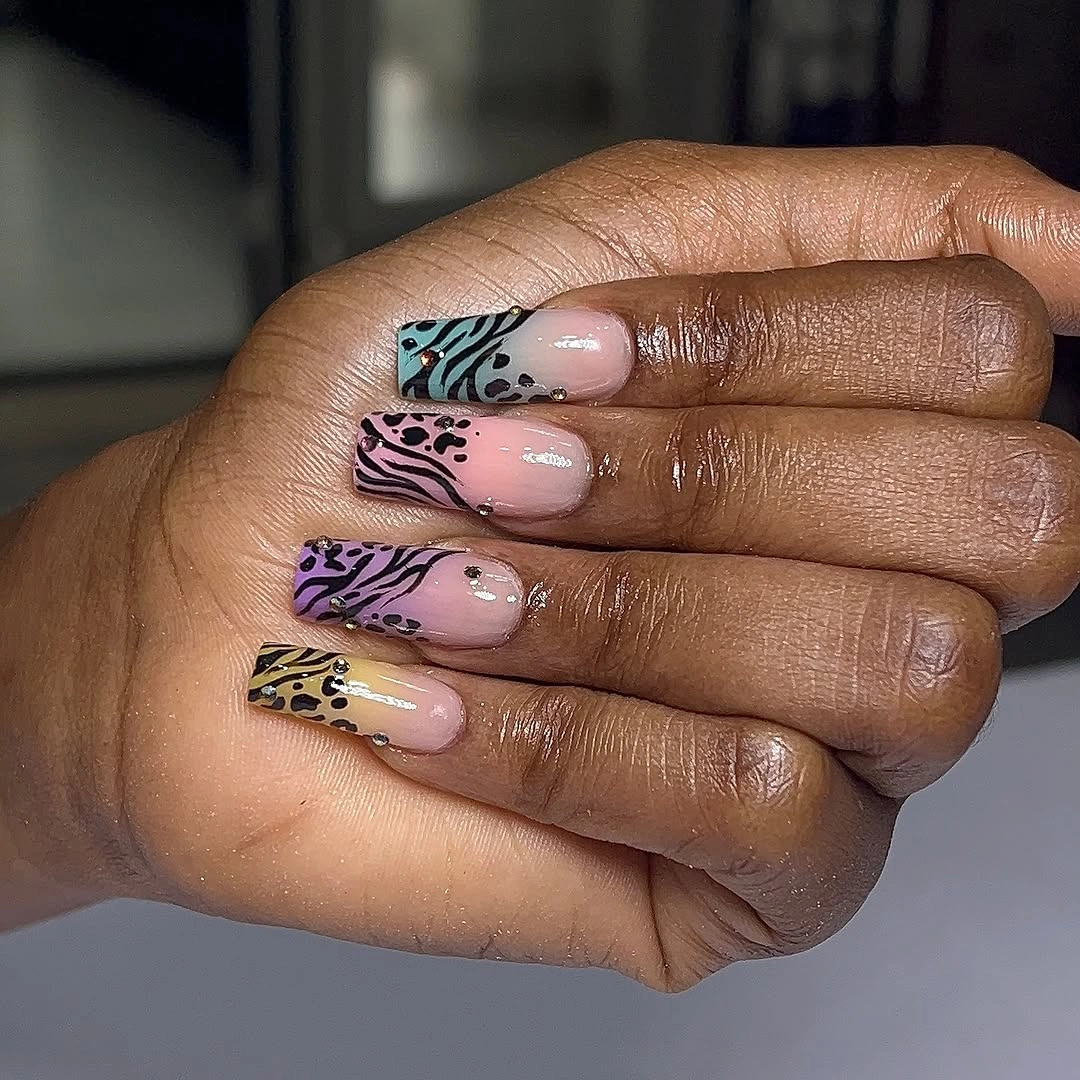 Color-blocked square tips with black animal print
