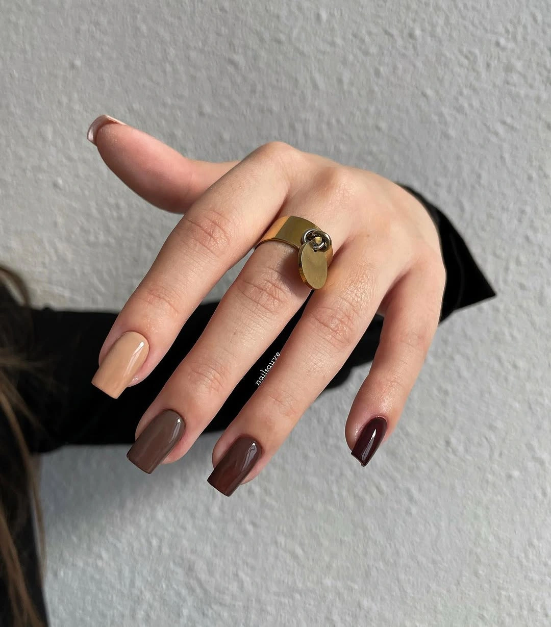 Medium square nails in alternating beige taupe brown and burgundy
