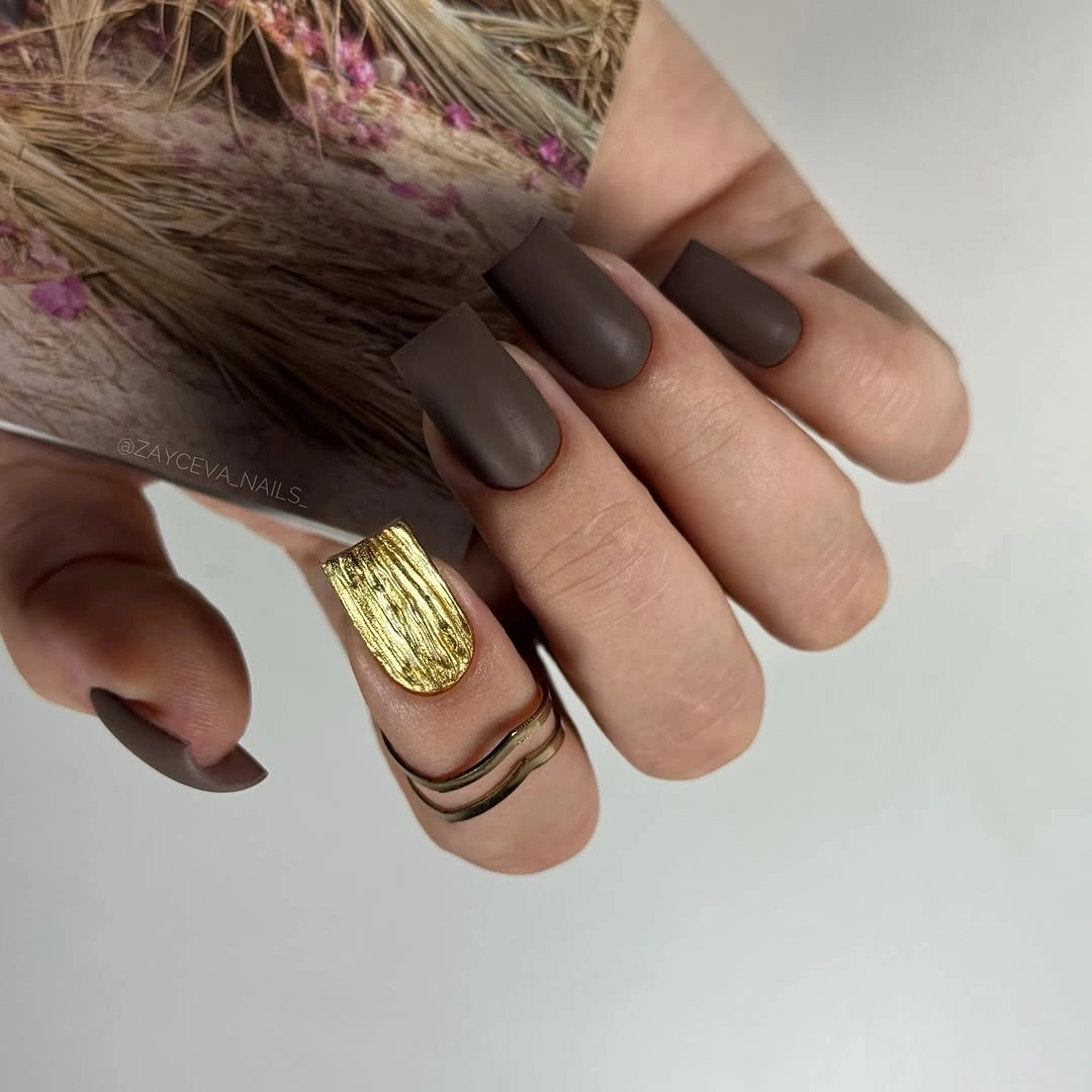 dark matte square nails with one bold gold linear accent