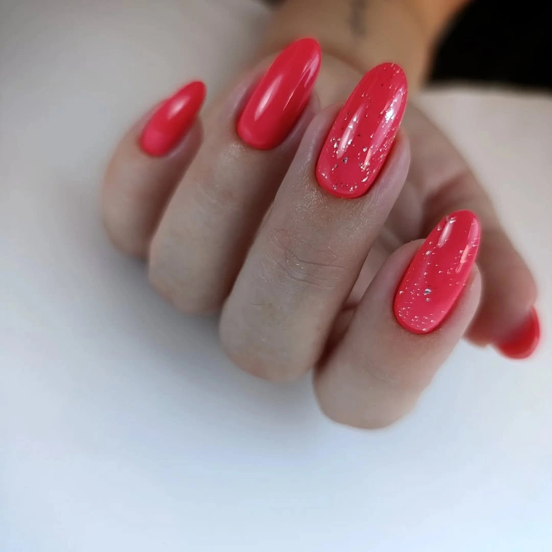 Short cherry red almond nails with one fine shimmer accent