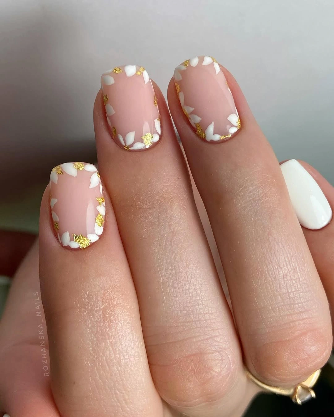Short nude nails with white floral borders