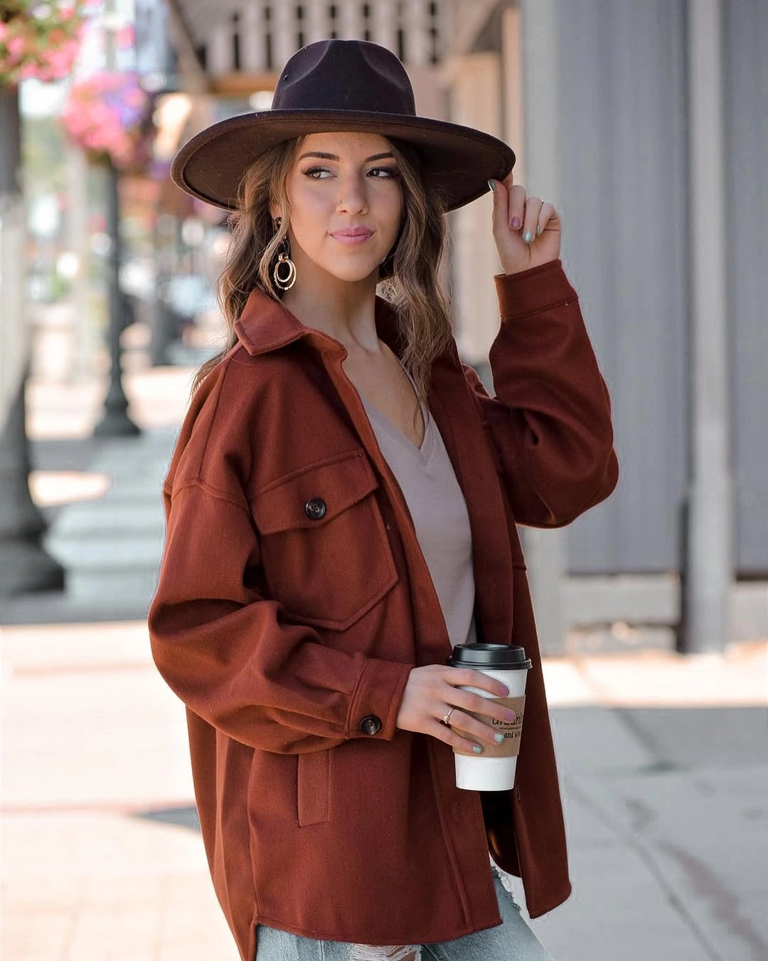 Rust overshirt with white top and wide-brim brown hat