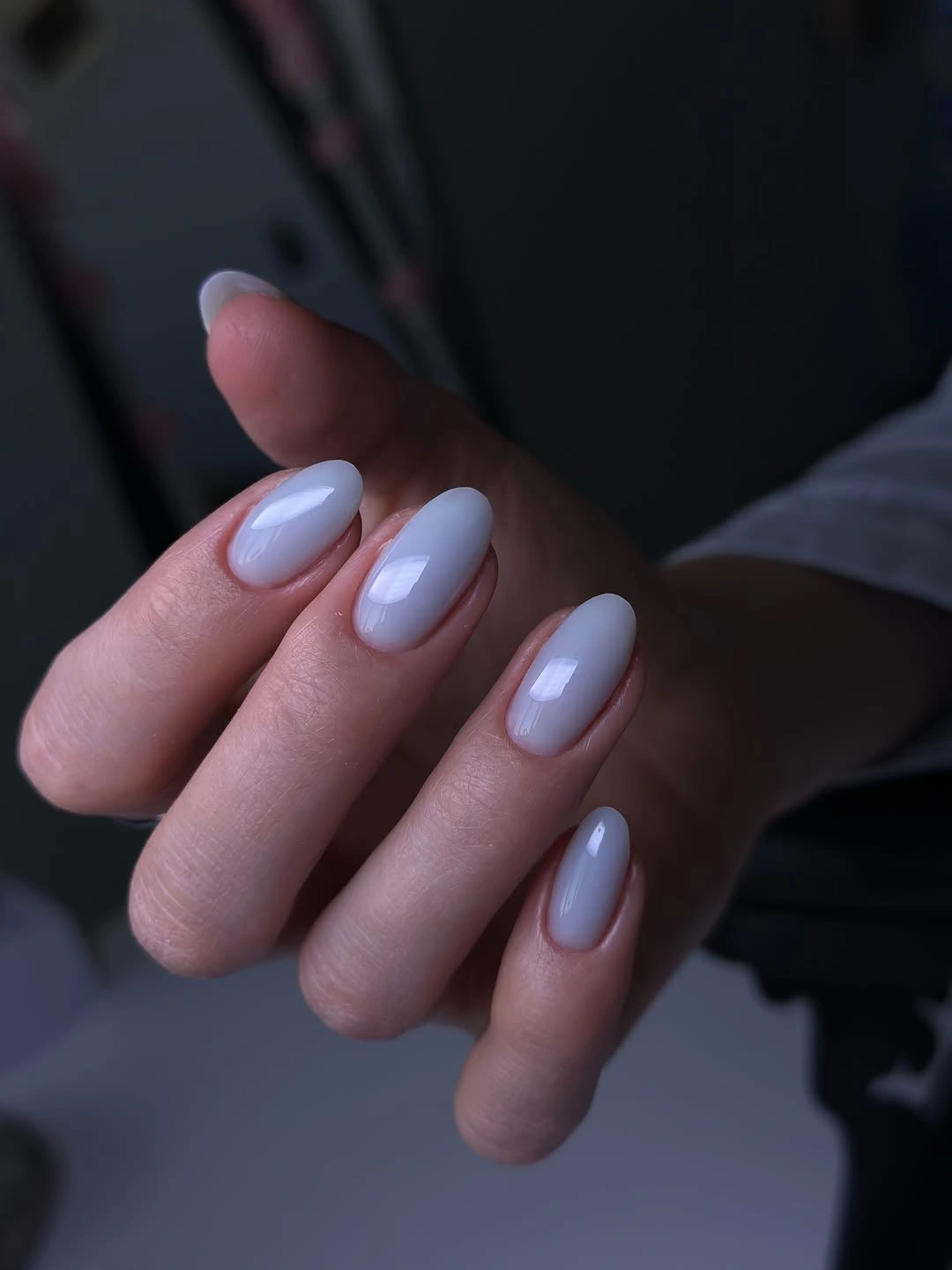 Medium oval nails in pale lilac with cool blue-gray depth