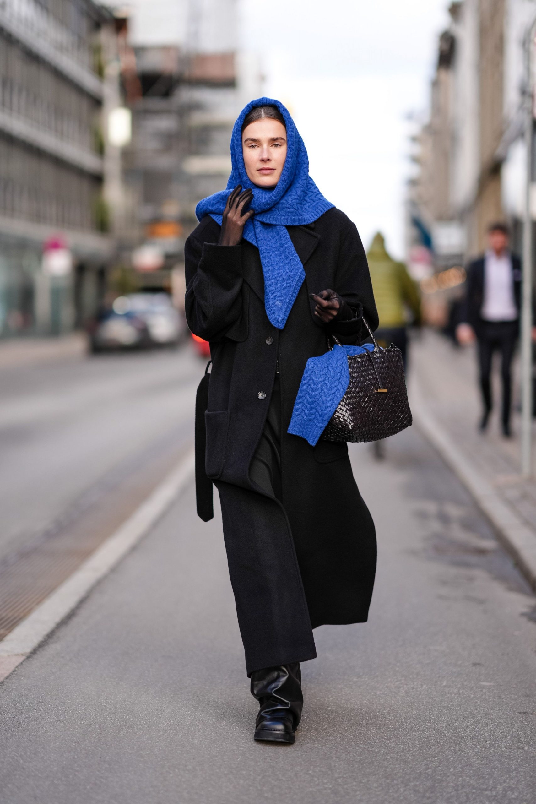 Monochromatic Base with Vibrant Accents Monochromatic Base with Vibrant Accents β Winter Outfits
