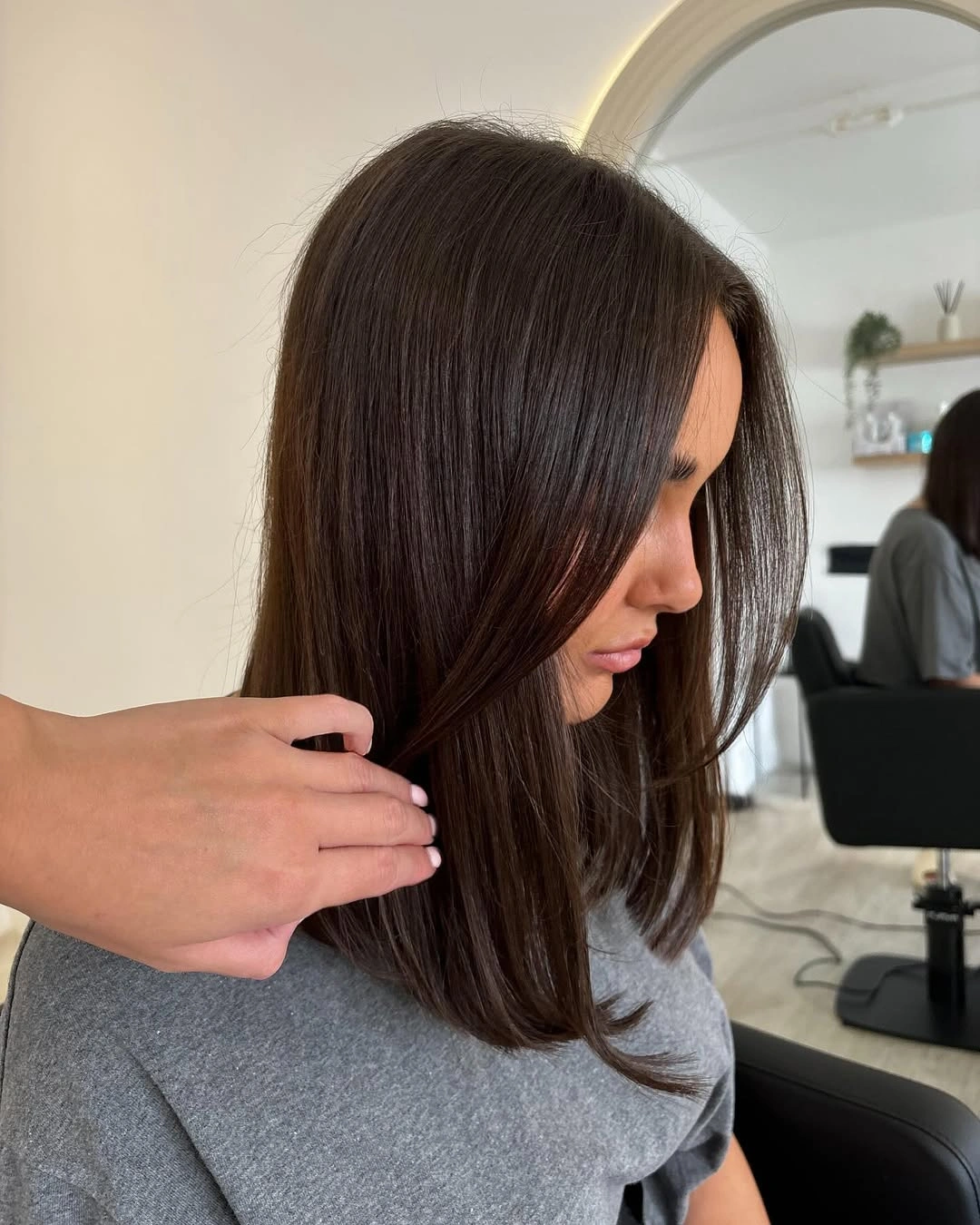 Long brunette bob with smooth front panels near collarbone