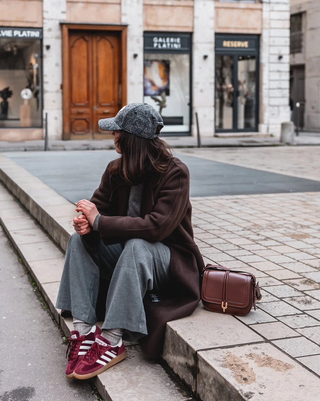 Dark Layers With a Clear Shoe Line