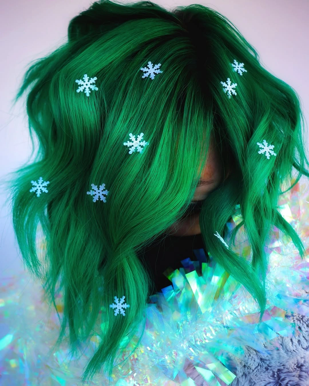 Vivid green shoulder-grazing hair with scattered white snowflake decorations