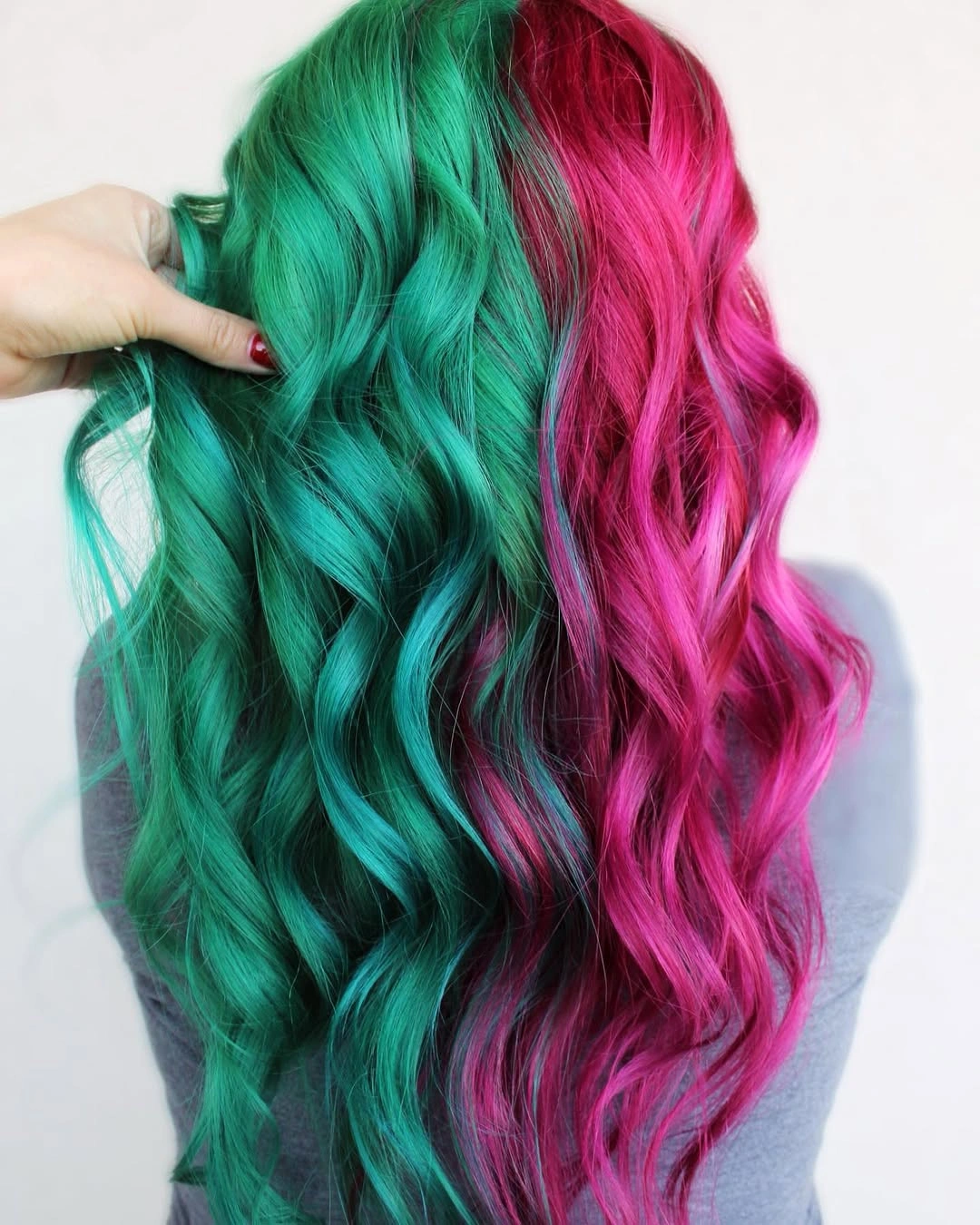 Long hair divided into green and magenta-pink wavy sections