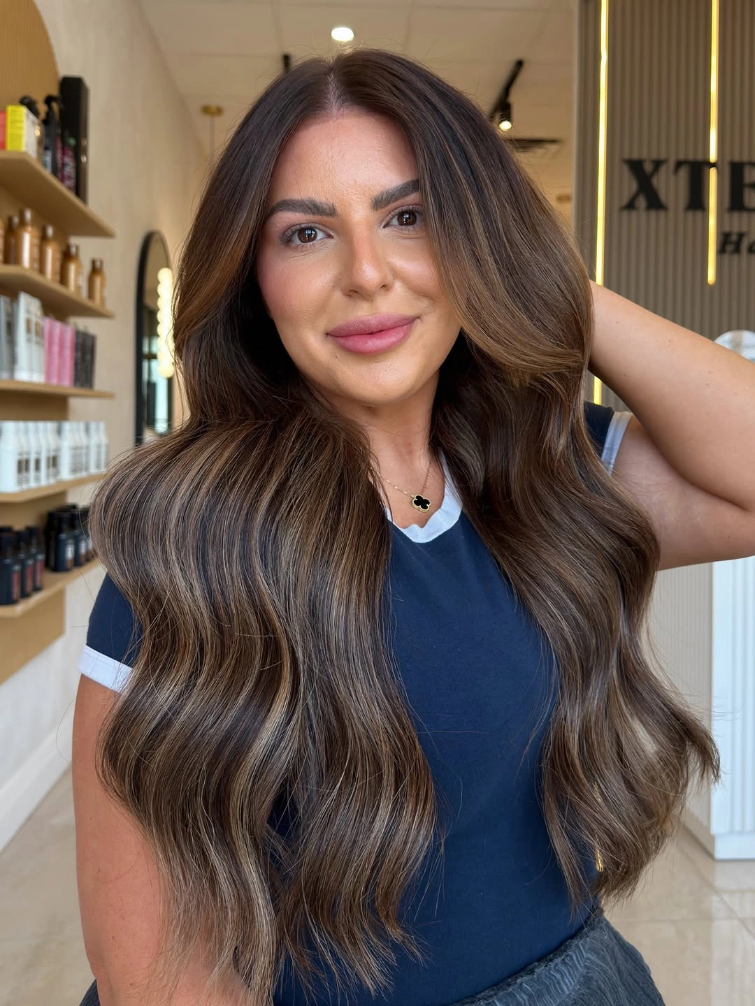 Long voluminous brunette waves with broad beige caramel ribbons