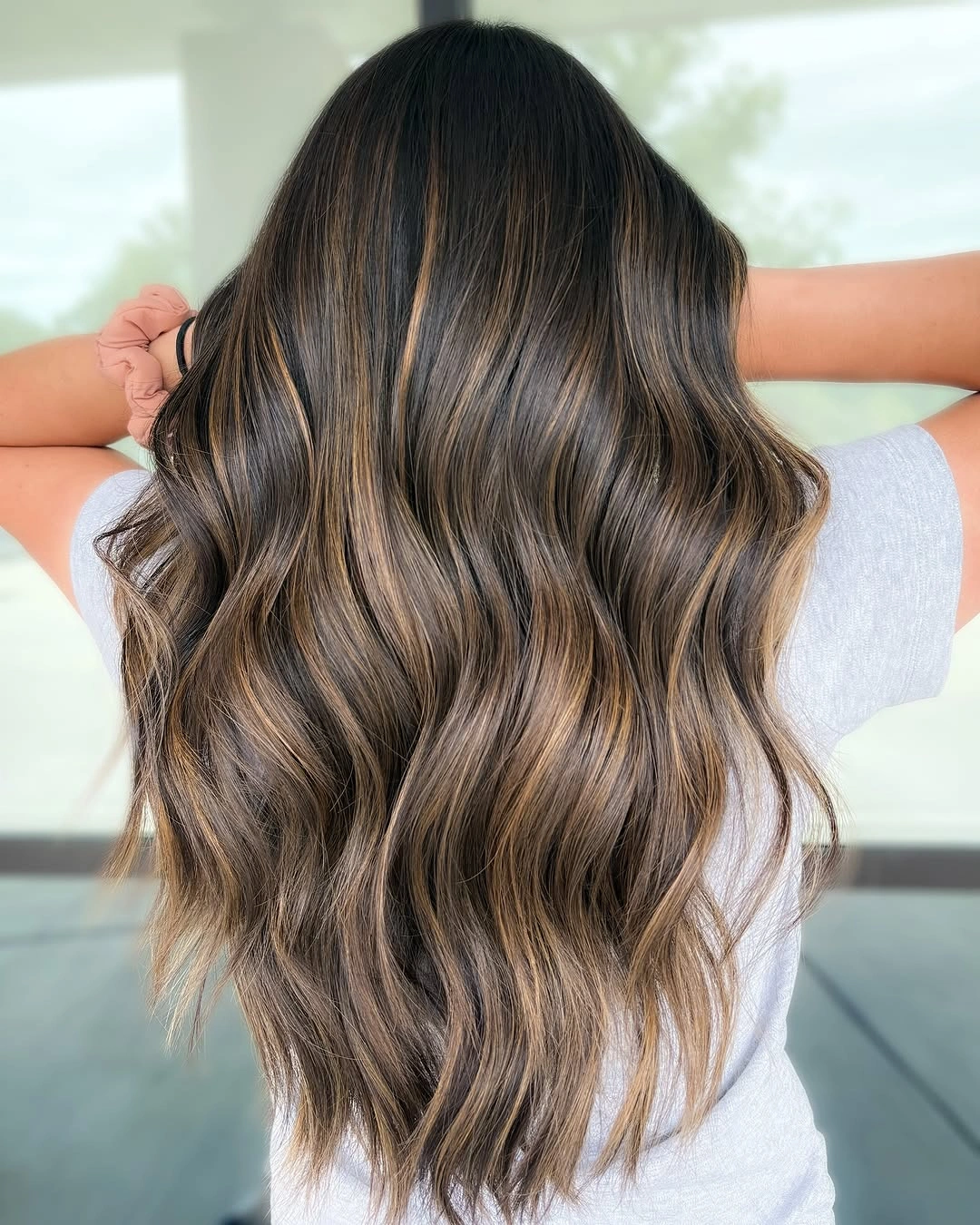 Long brunette waves with beige caramel ribbons