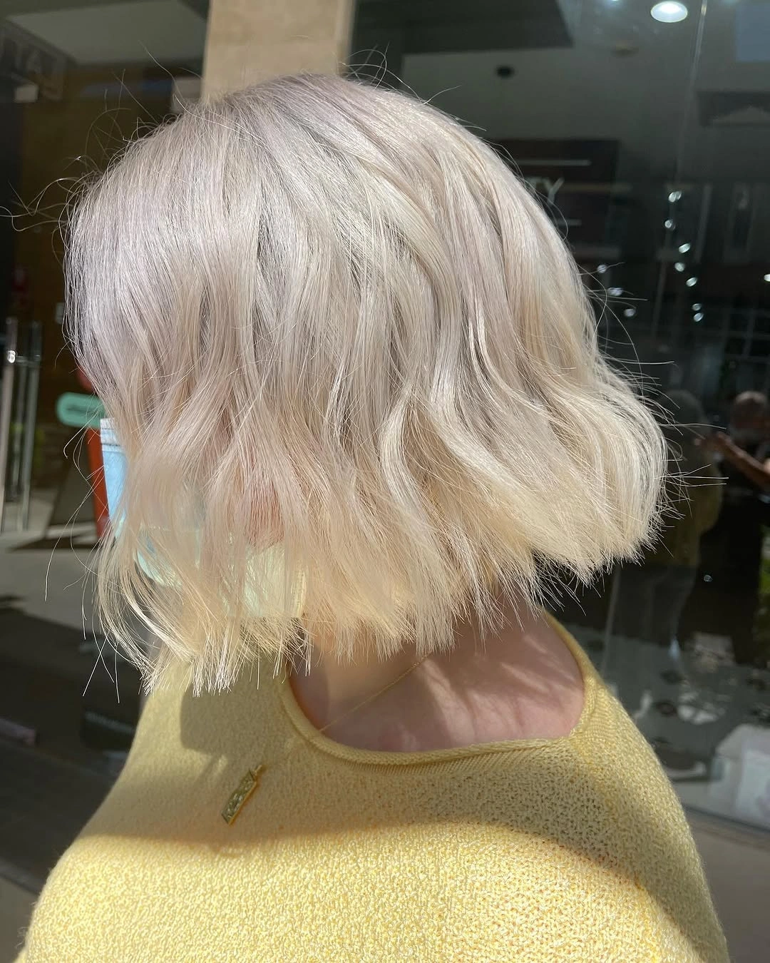 Short silver white wavy bob with blunt lower edge