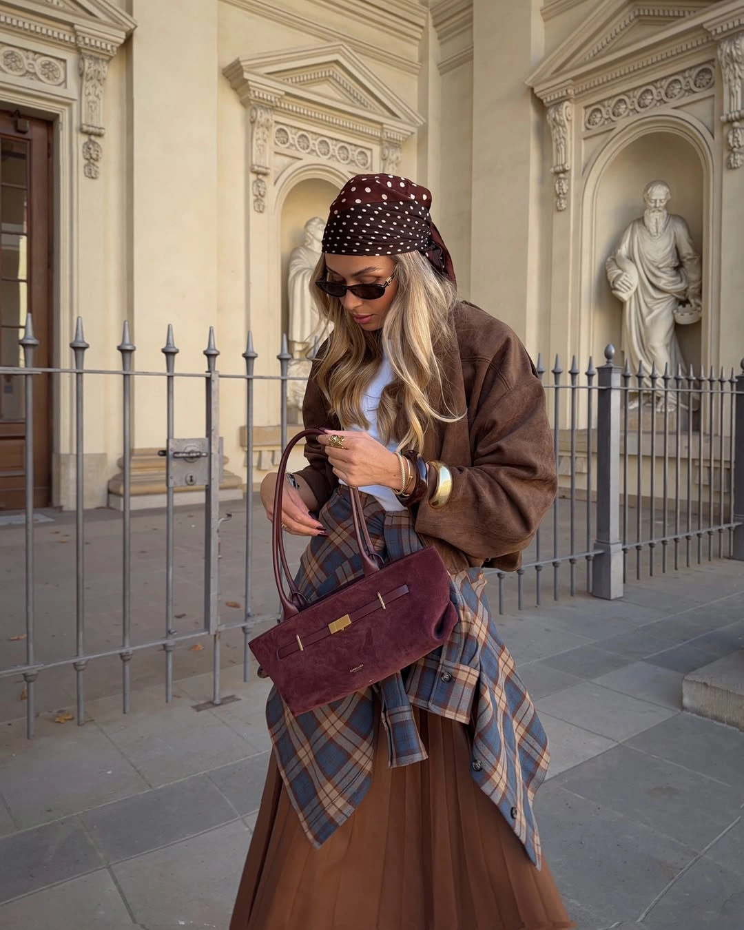 Brown dotted headscarf, plaid waist layer, burgundy bag, long brown lower layer