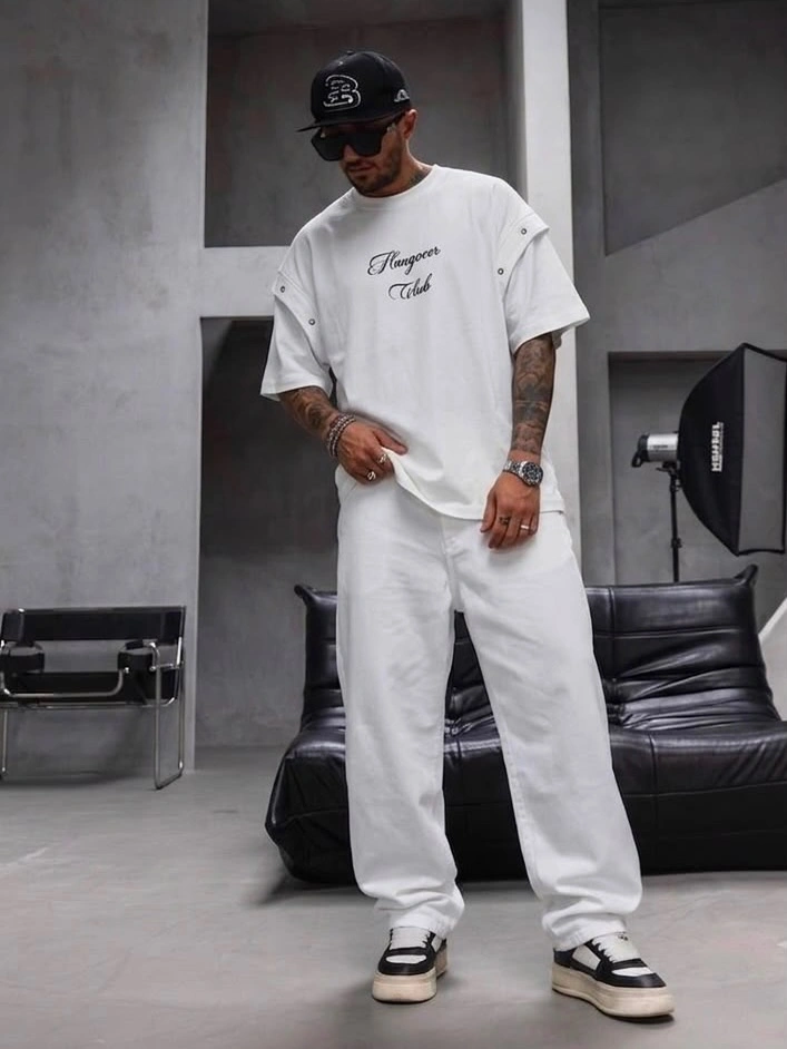 Red blue plaid shirt loose black trousers white sneakers and cap