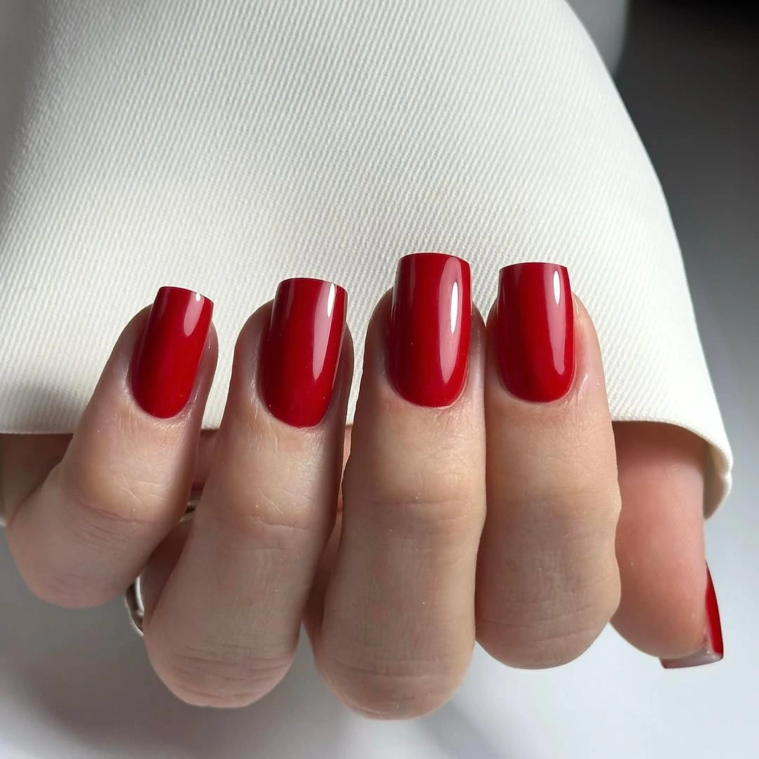 Medium square nails in uniform glossy deep red