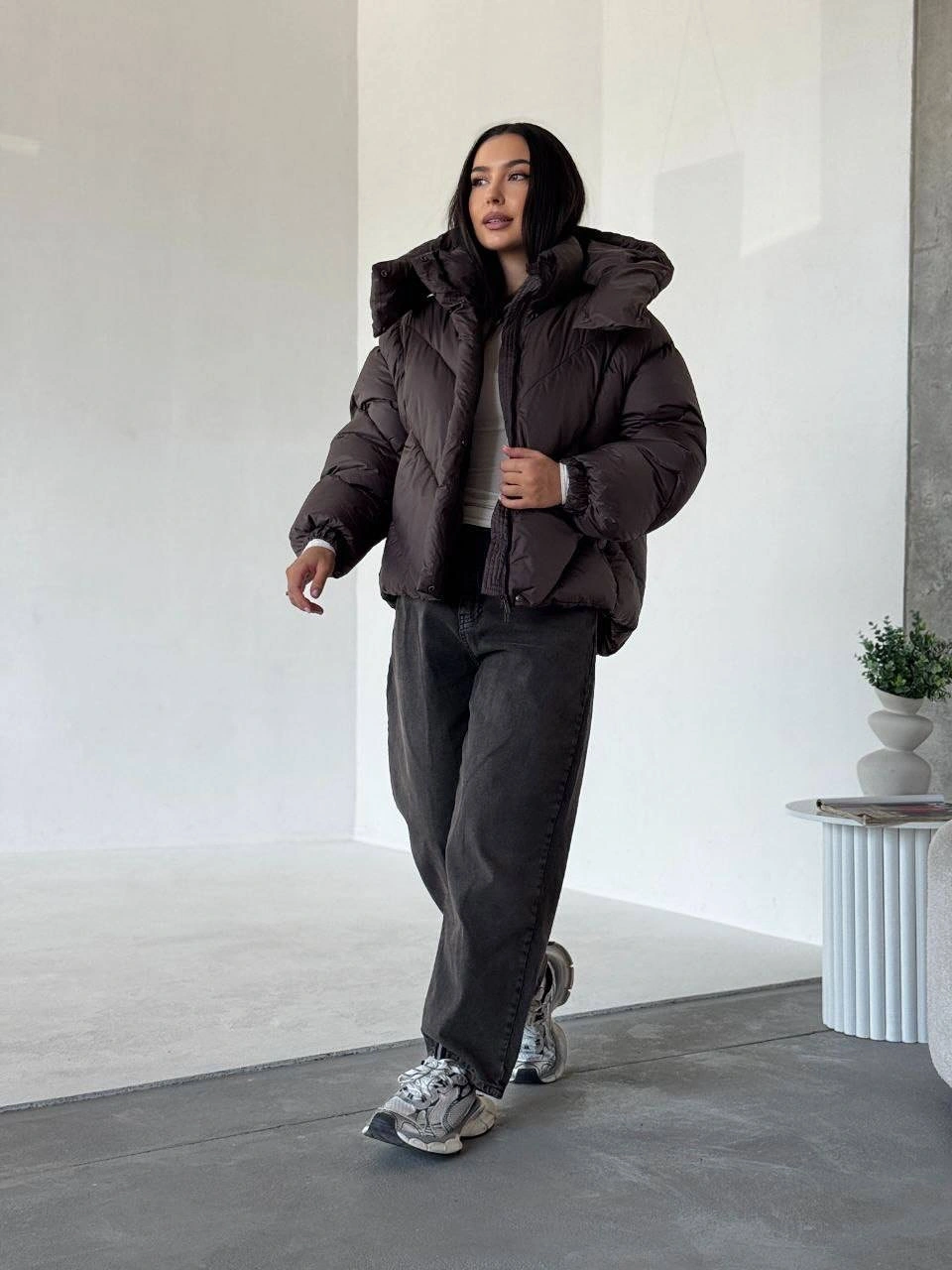 Dark chocolate cropped hooded padded jacket with gray sneakers