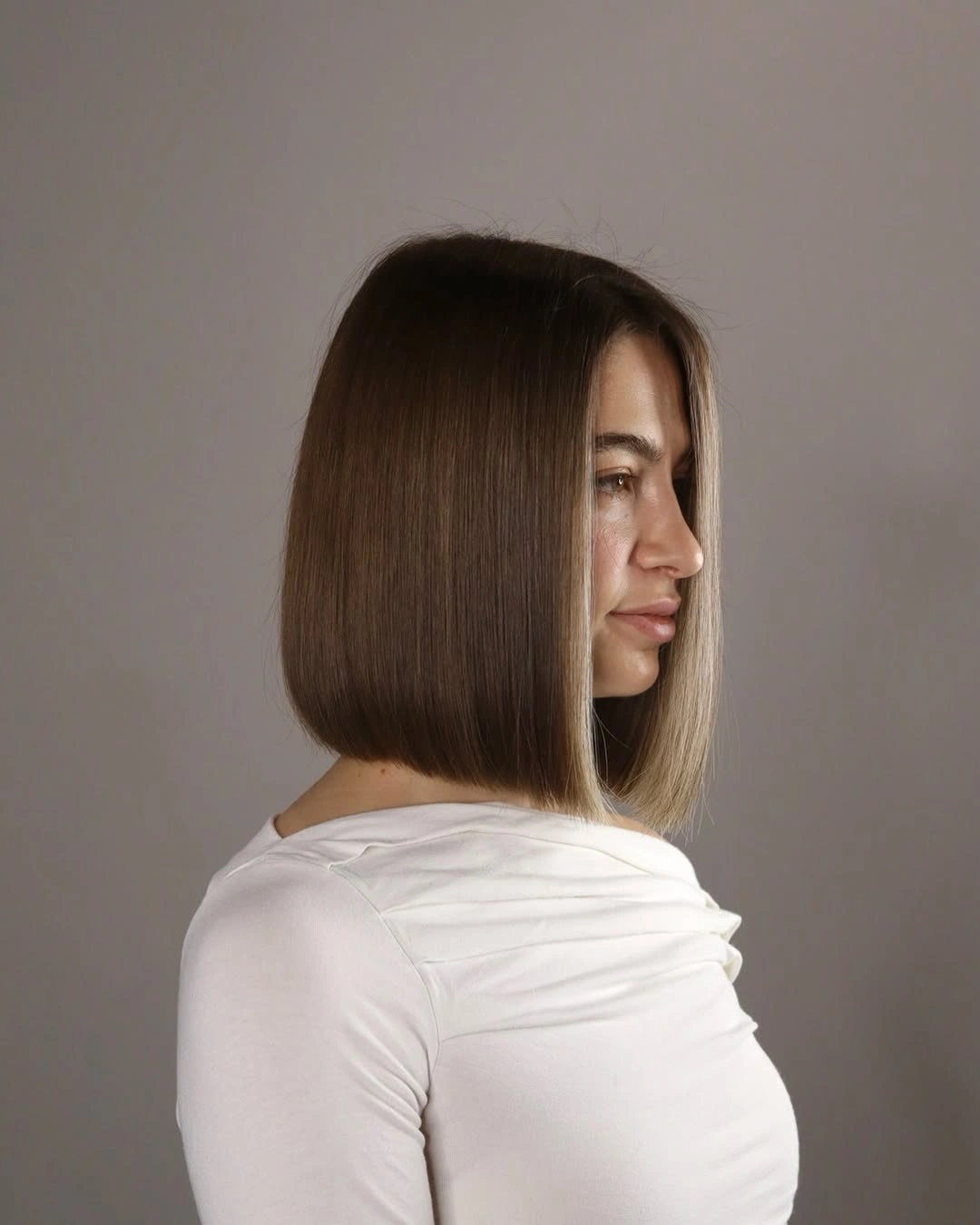 Straight brown bob with clean short profile outline