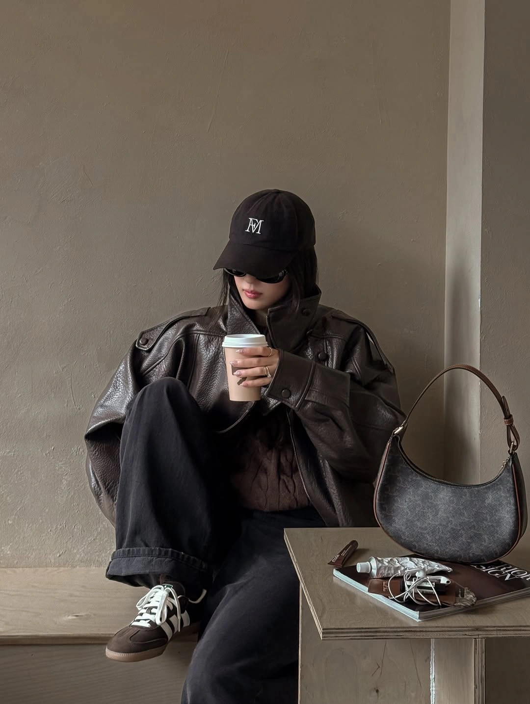 Dark casual outfit with glossy brown oversized jacket