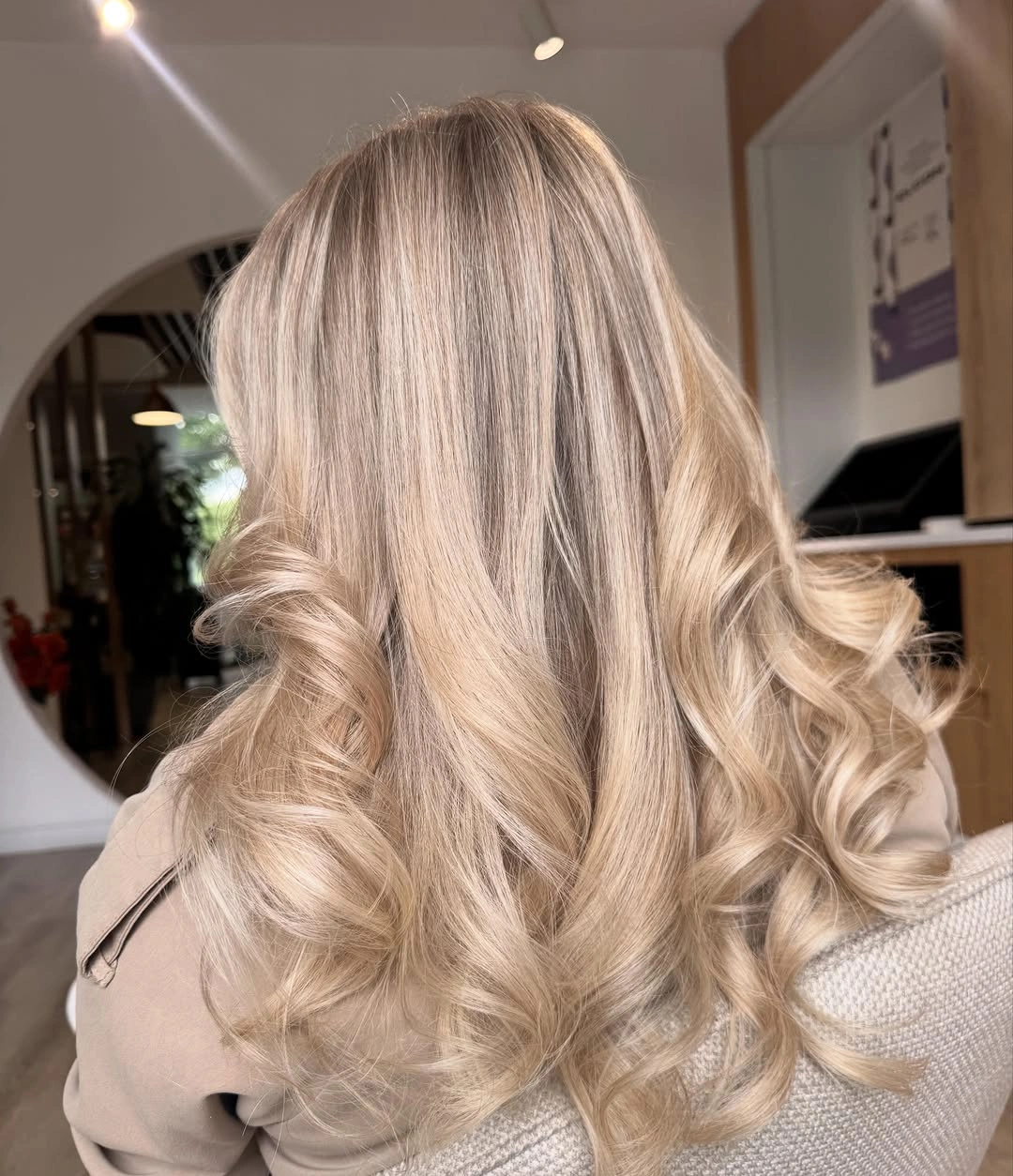 Long pale beige blonde hair with darker crown ribbons