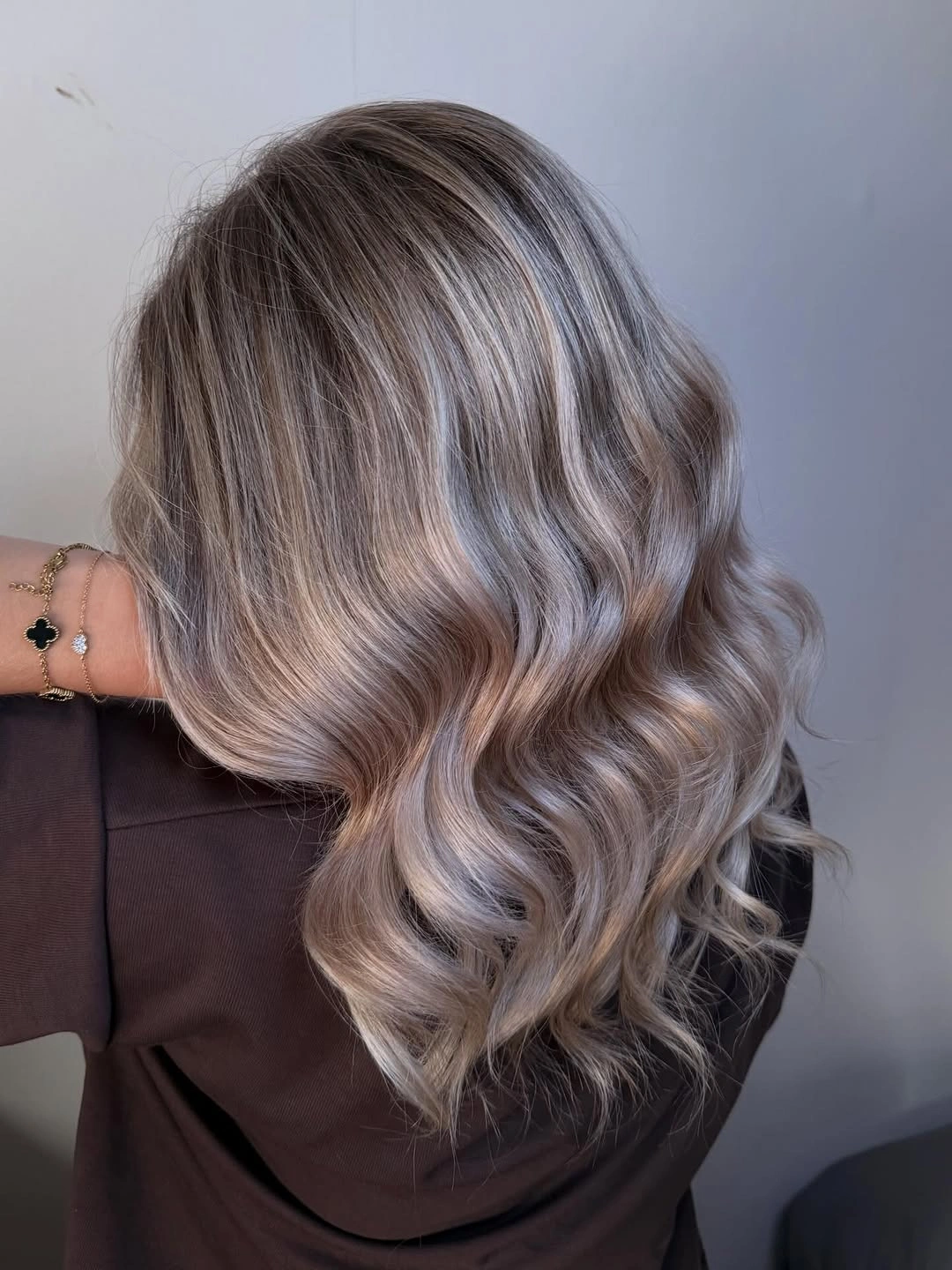Long cool brunette waves with pale beige silver ribbons