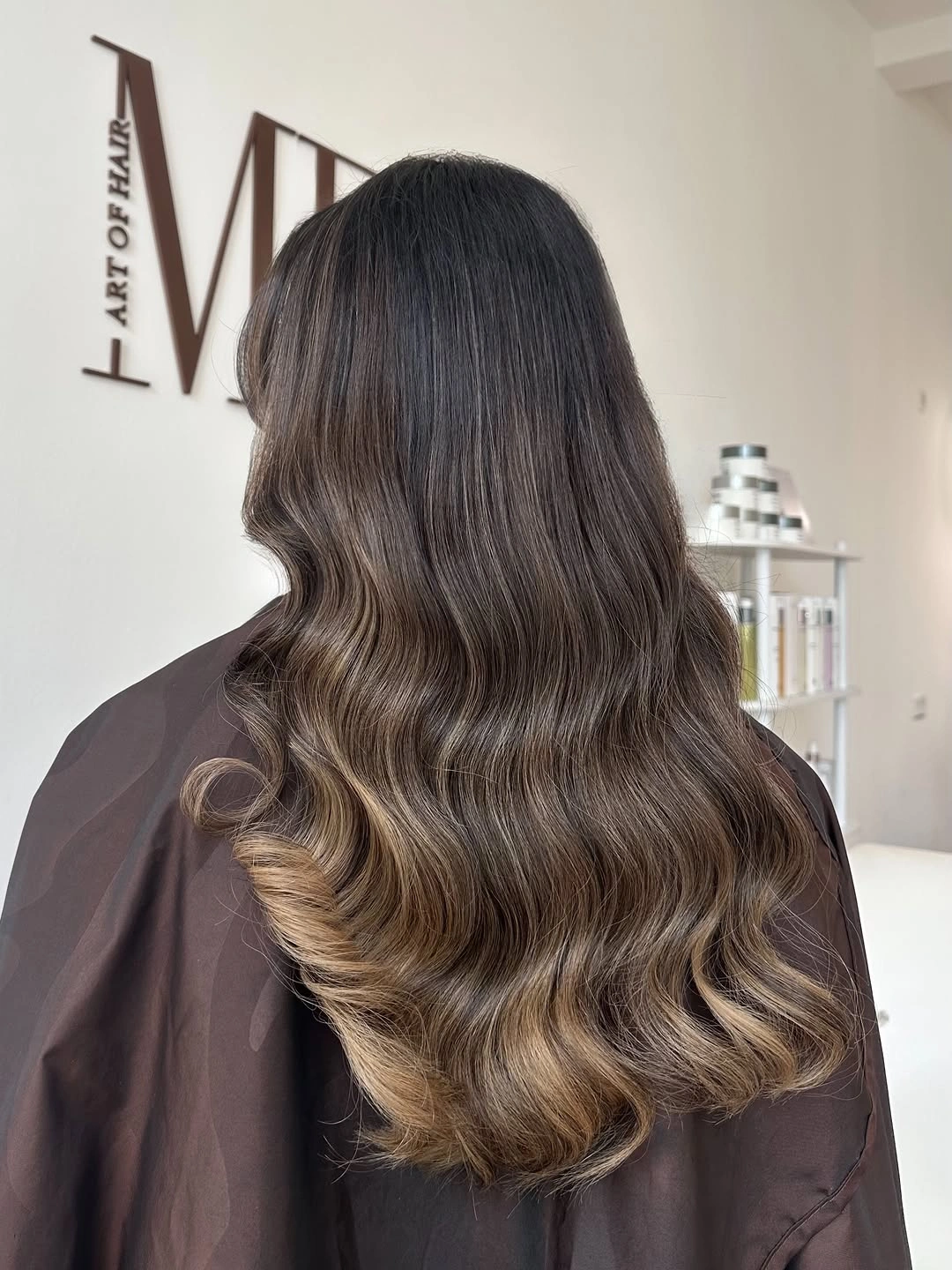 Long brunette hair with S-shaped waves and softly tapered ends