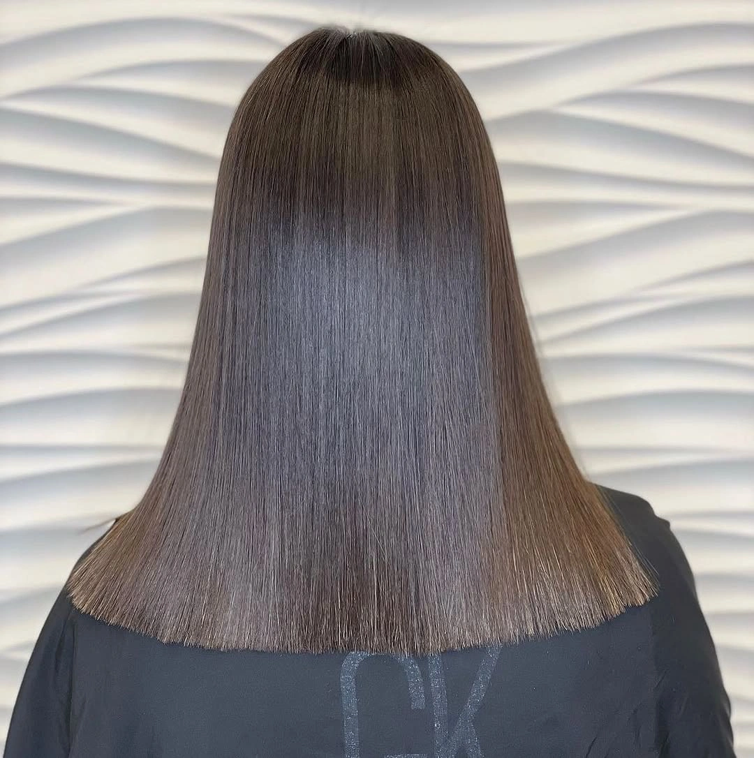 Straight ash-brown blunt lob with even lower edge