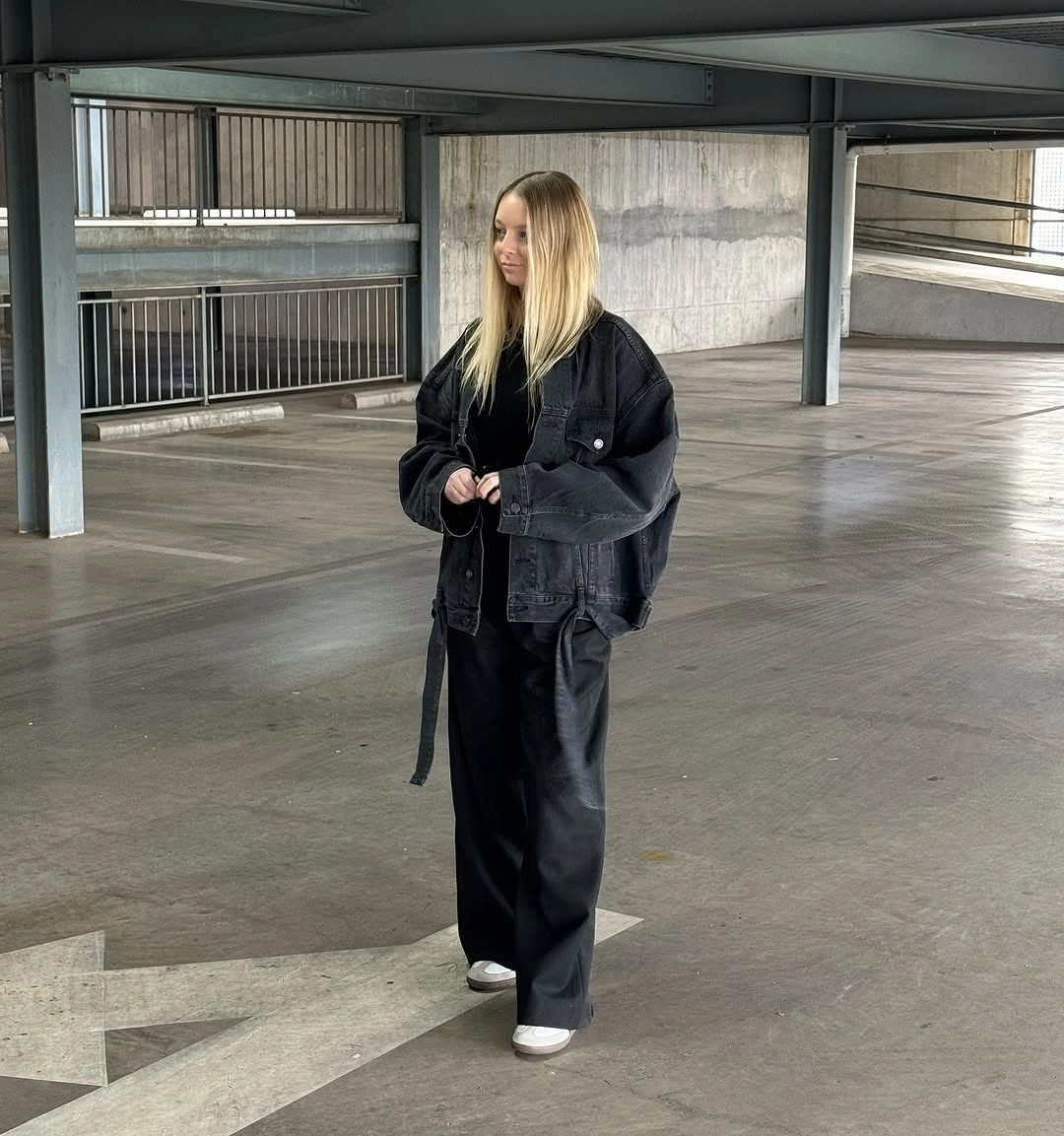 Black wide denim jacket and pants with white sneakers