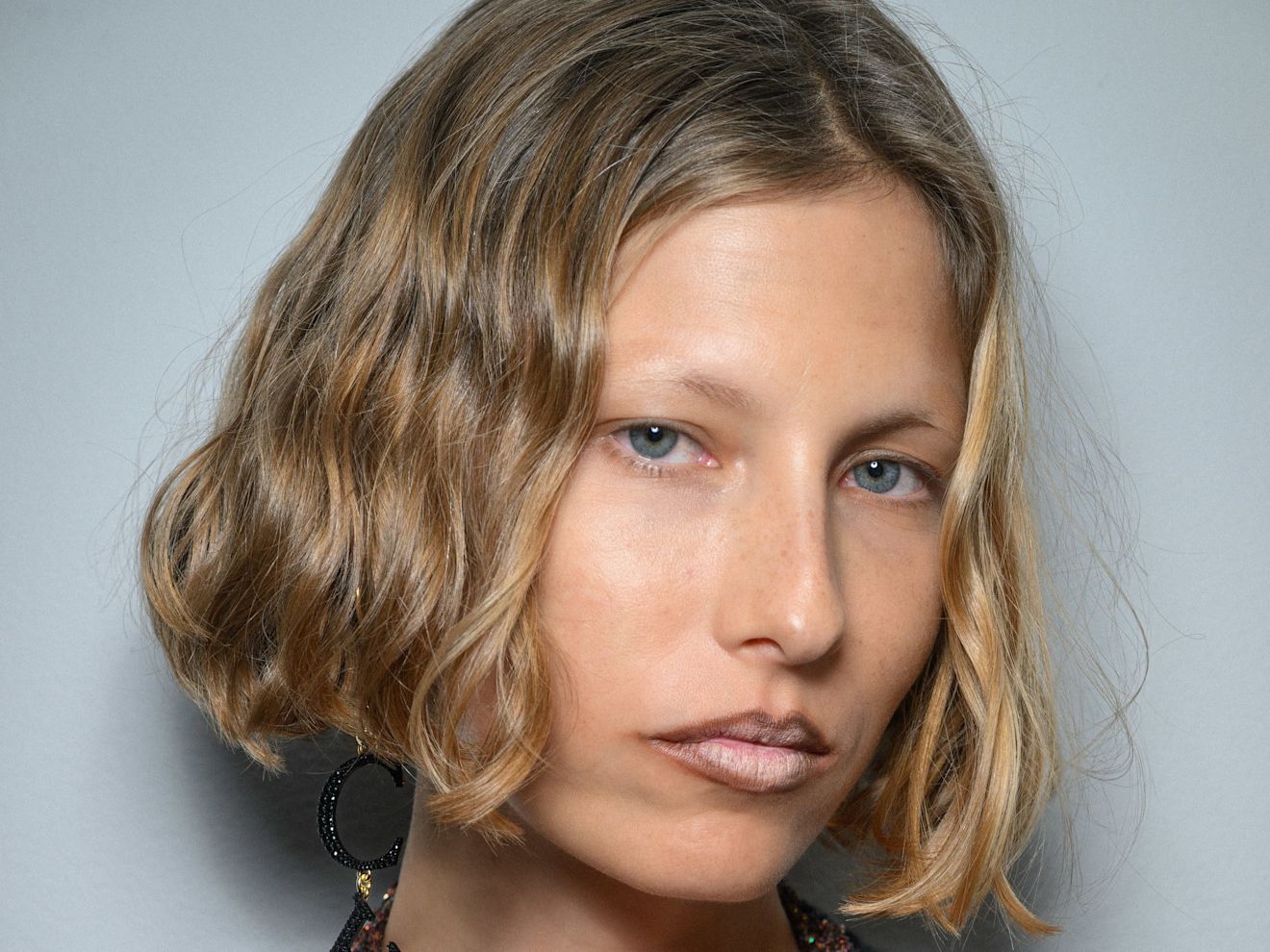 Chin Bob With Subtle Waves Chin Bob With Subtle Waves β Winter Haircuts for Thin Hair