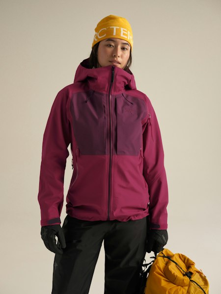 Vibrant Yellow Beanie for Winter Outdoor Activities — Winter Workout Outfits