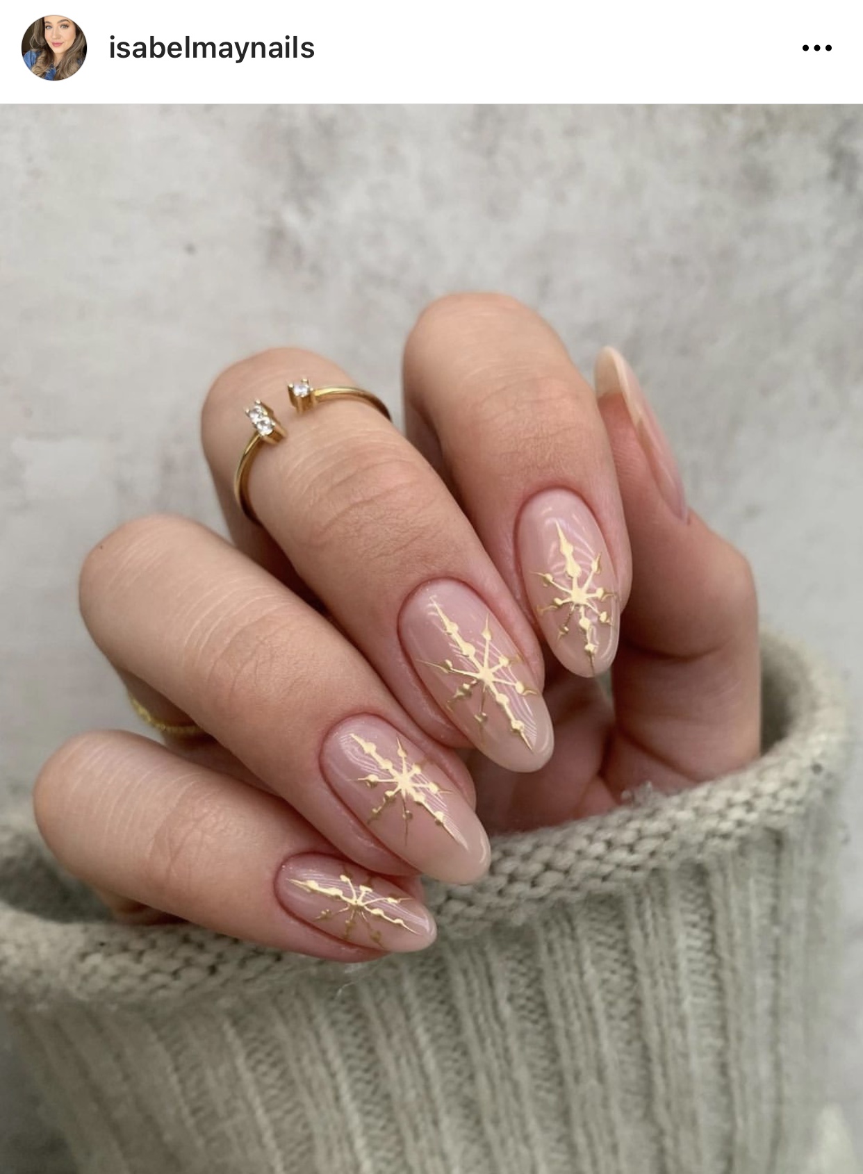 Visual Idea — Minimalist Christmas Nails 2026
