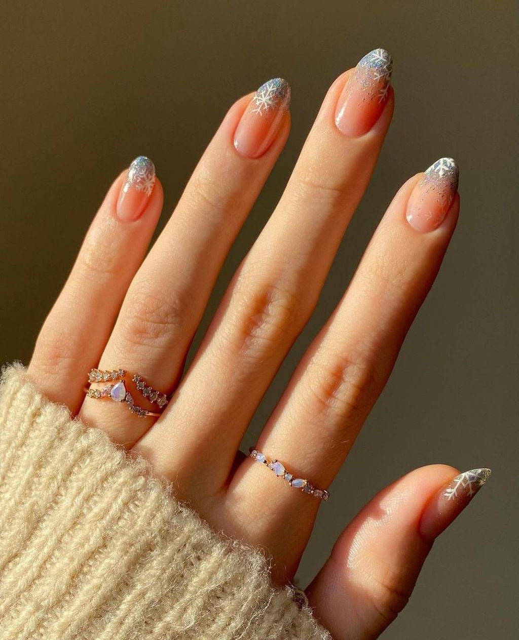 Full Red Glitter Oval Nails with Snowflake Full Red Glitter Oval Nails with Snowflake β New Years Nails 2027