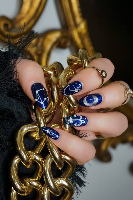 Glossy With Glitter Visual Idea Glossy With Glitter Visual Idea β Winter Birthday Nails