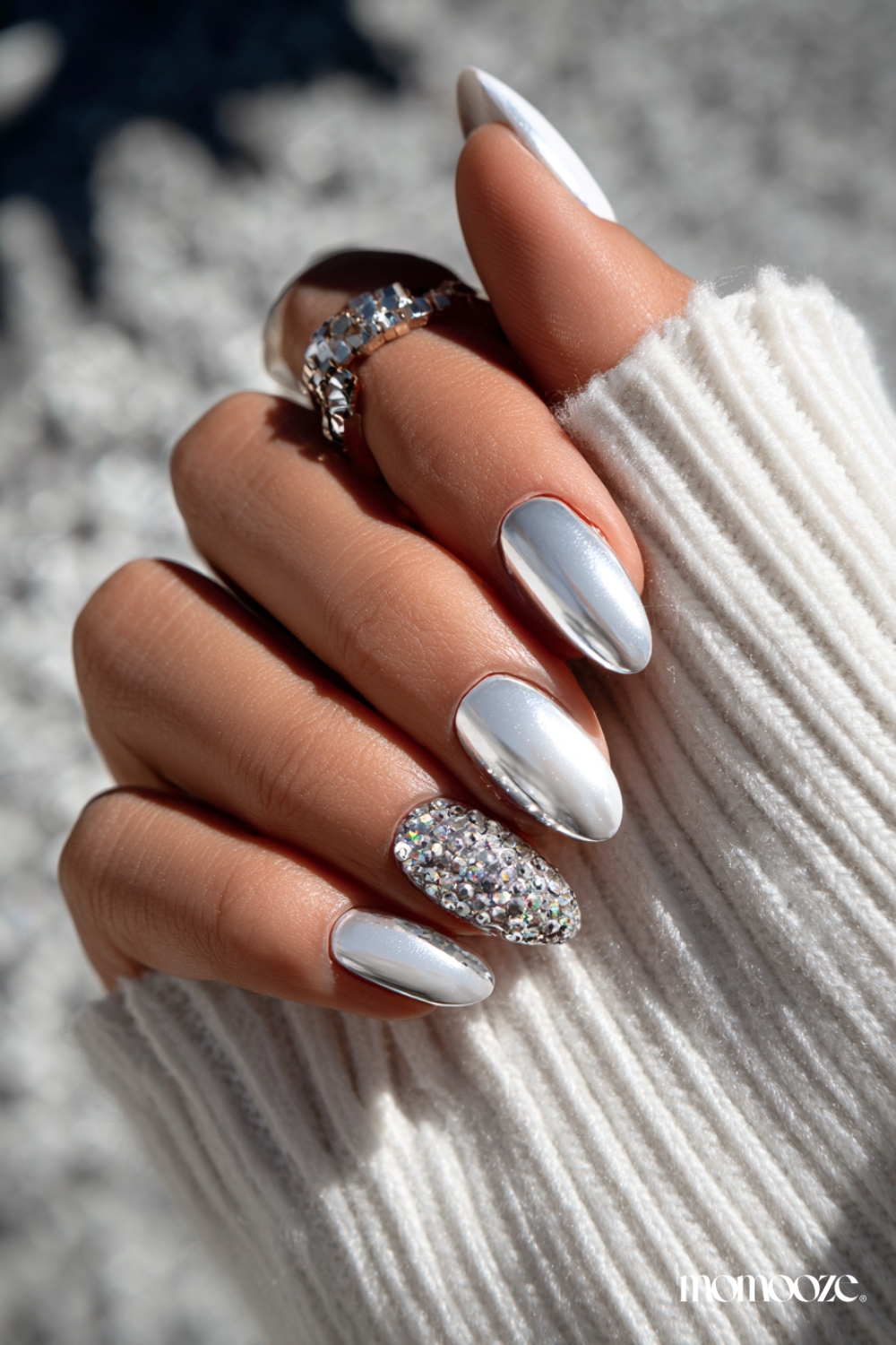 White Chrome with Silver Glitter Accent White Chrome with Silver Glitter Accent β Winter Chrome Nails