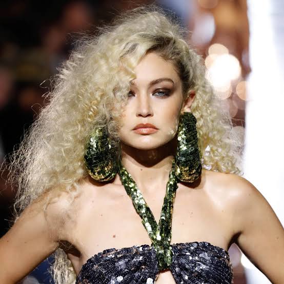 Platinum Blonde Visual Idea Platinum Blonde Visual Idea β Winter Hairstyles for Curly Hair
