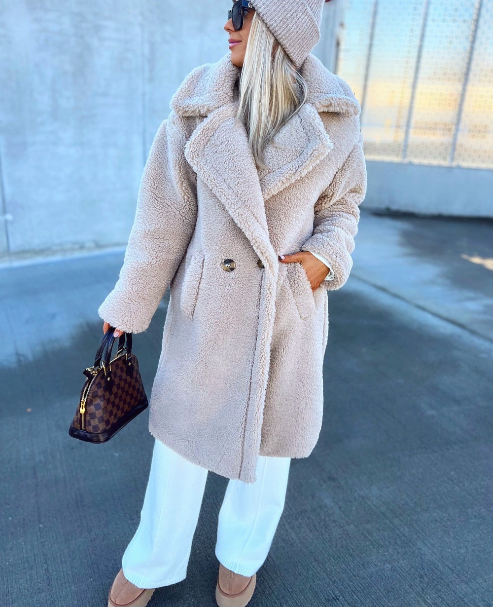 Oversized Cream Teddy Coat With Wide-Leg White Pants Oversized Cream Teddy Coat With Wide-Leg White Pants β Teddy Coat Outfits