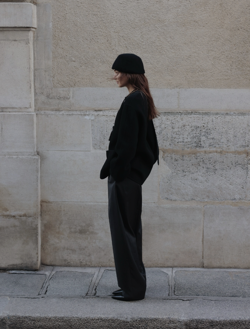 Oversized Brown Wool Coat with Straight-Leg Jeans — Minimalist Winter Outfits