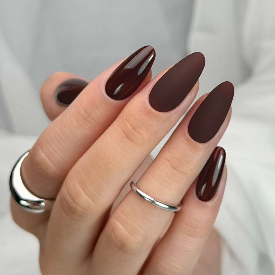Intense Dark Chocolate Glossy Medium Oval Nails — Chocolate Brown Nails