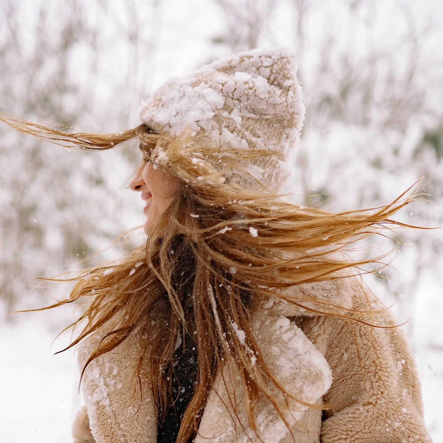 Windblown Collarbone Waves Windblown Collarbone Waves β Winter Natural Hairstyles