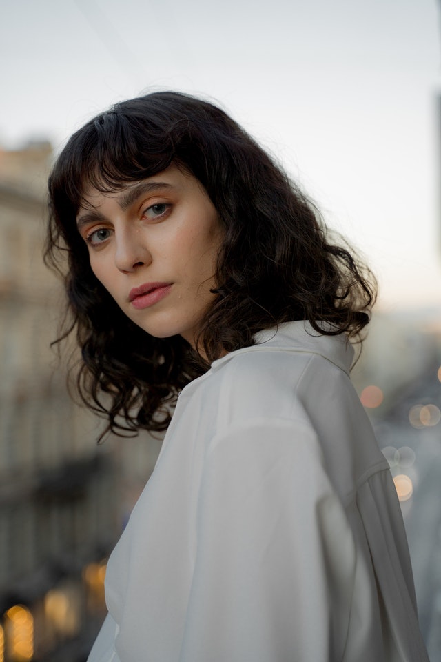 Collarbone Dark Brown With Soft Waves and Curtain Bangs Collarbone Dark Brown With Soft Waves and Curtain Bangs β Dark Winter Hair Colors