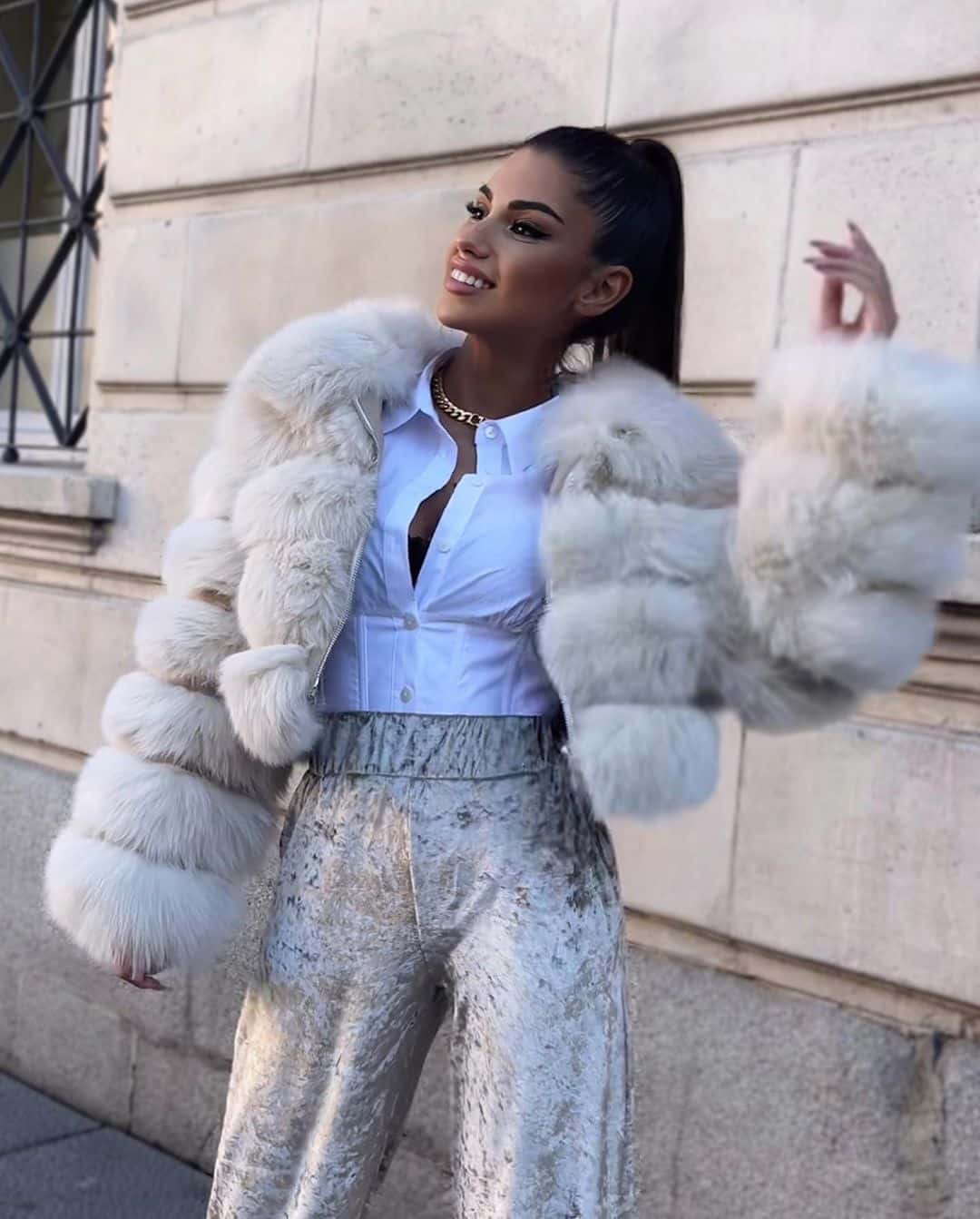 Evening Glamorous White Faux Fur Coat: Seasonless Statement — Faux Fur Coat Outfits